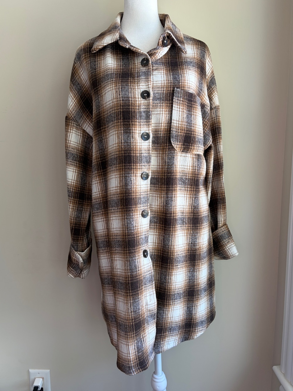 Elings Women's Small Plaid Button-Front Shacket in Brown and Cream